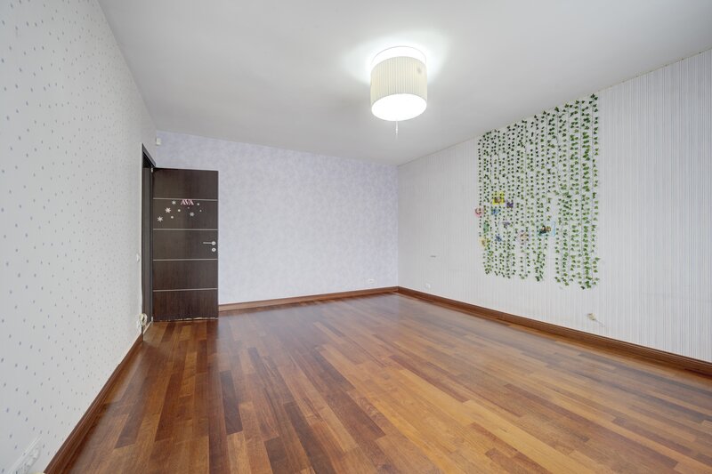 Sisesti, 6 camere, 242 mp, 2 parcari, comision 0%.