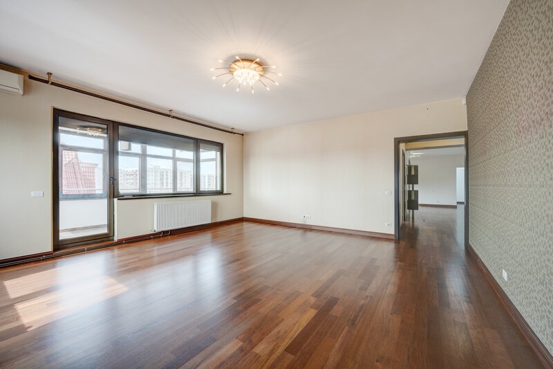 Sisesti, 6 camere, 242 mp, 2 parcari, comision 0%.