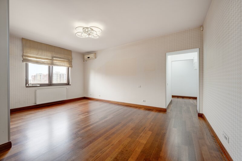 Sisesti, 6 camere, 242 mp, 2 parcari, comision 0%.