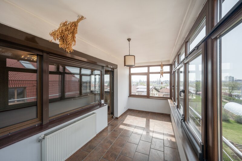 Sisesti, 6 camere, 242 mp, 2 parcari, comision 0%.